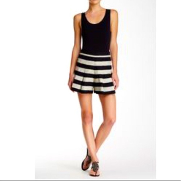 ALICE + OLIVIA Lurex Tweed Back Zip Pleated Short Black Silver Stripe - Picture 1 of 15